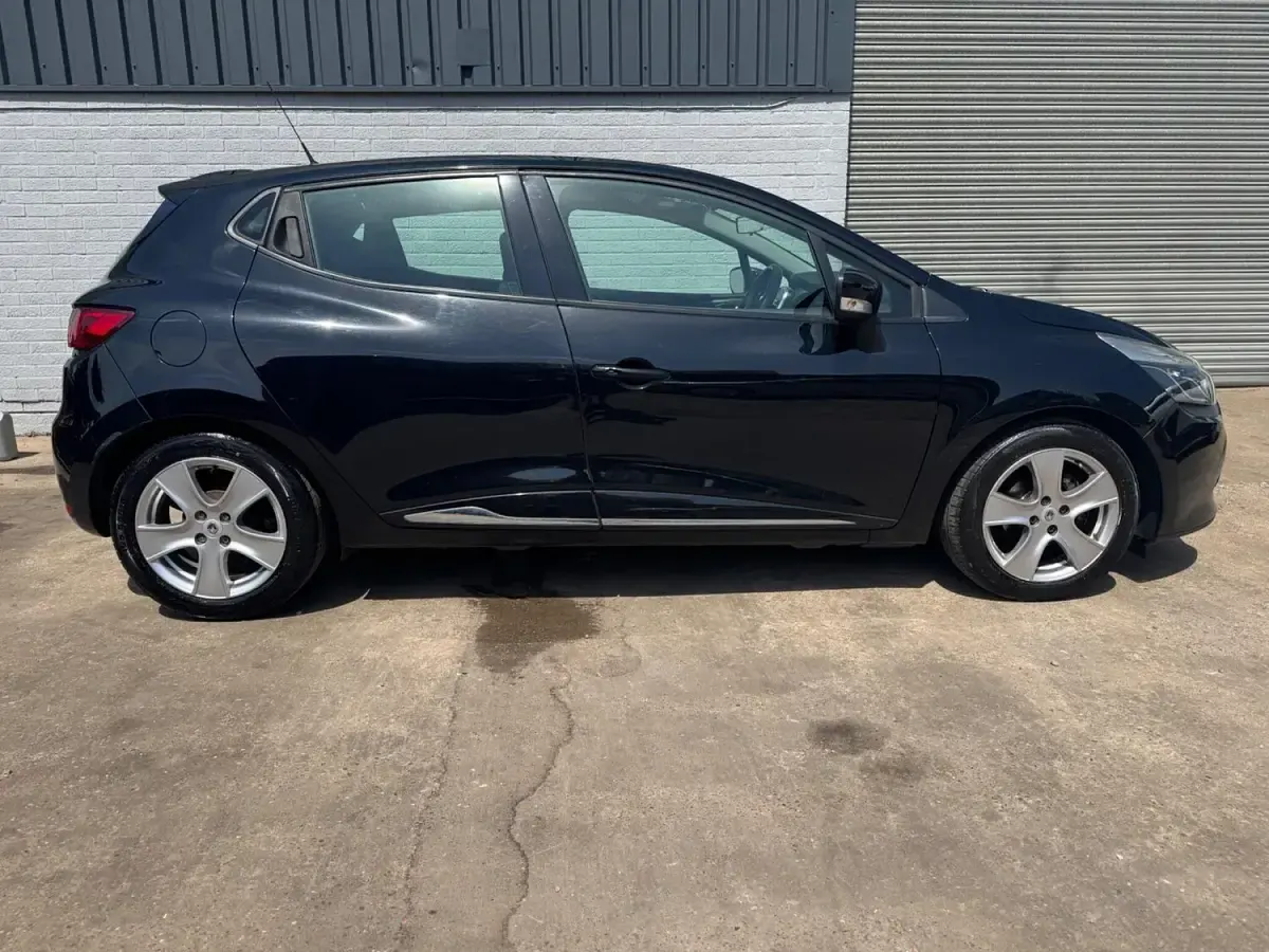 Used Renault Clio IV Dynamique 2016 Black Hatchback