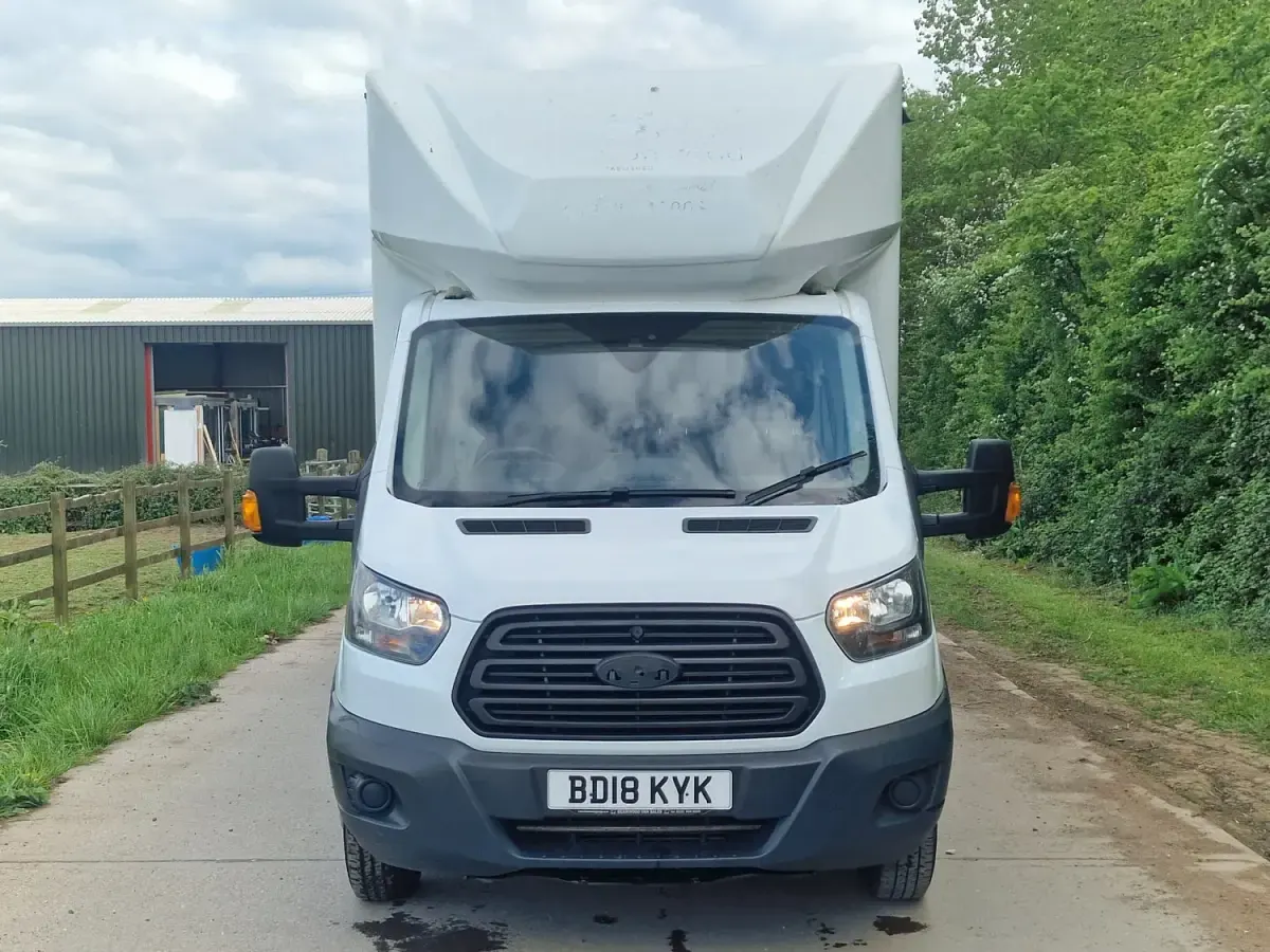 Usado Ford Transit 130 HP (95 kW) 2018 Branco Van