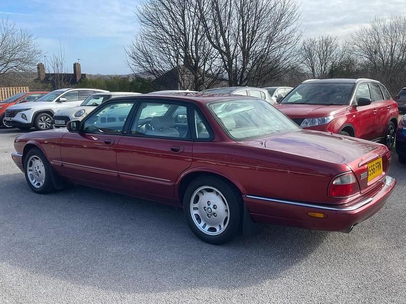 Used Jaguar XJ 240 HP (176 kW) 1997 Red Sedan
