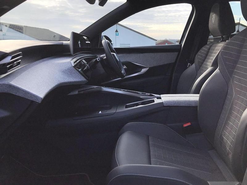 Used Peugeot e-3008 GT 152 kW (207 HP) 2025 Blue SUV