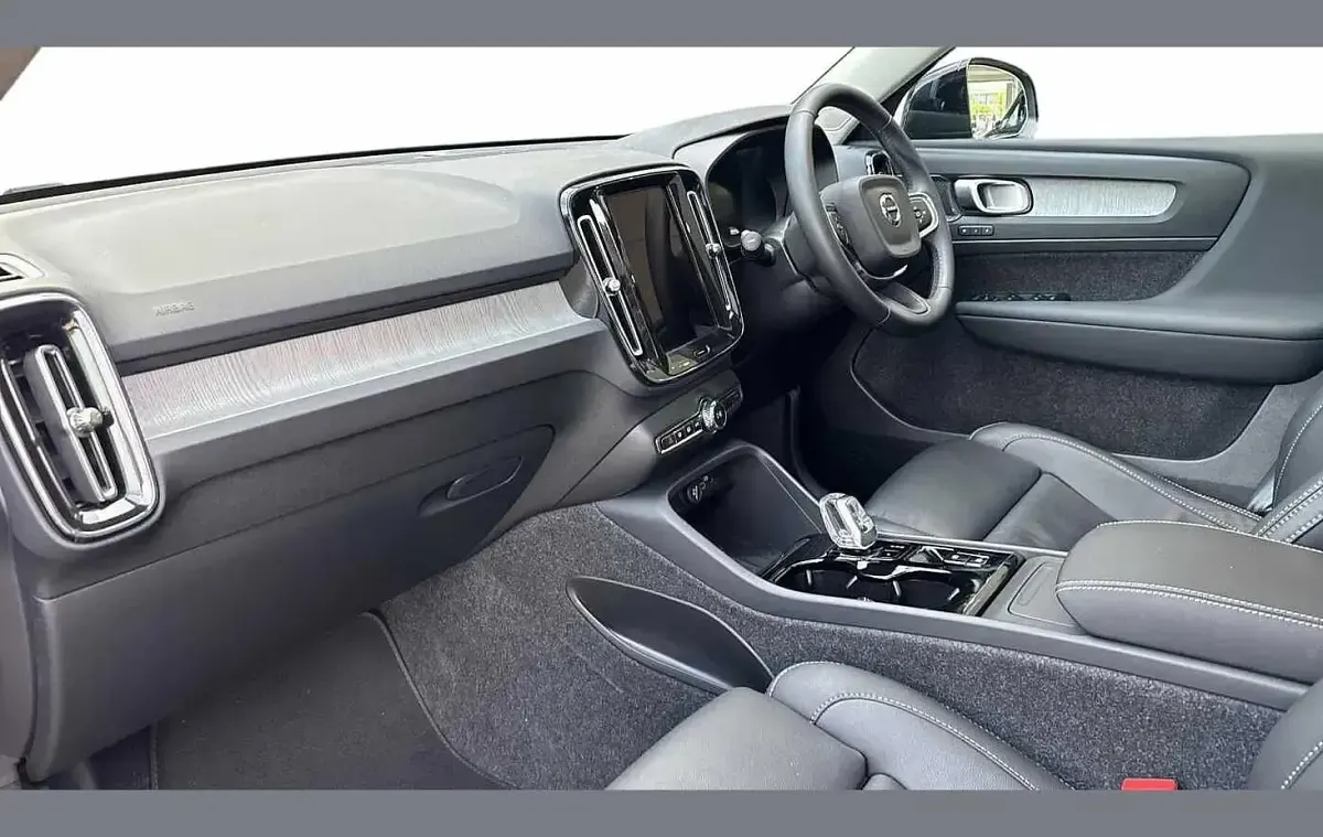 Used Volvo XC40 Ultra 161 HP (118 kW) 2025 Black SUV