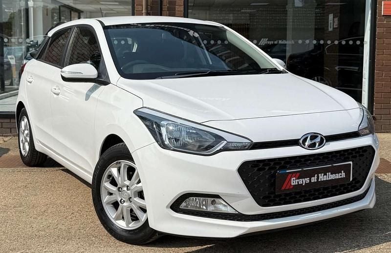 White Used 2017 Hyundai i20 SE Hatchback | £10,500 (Good price) - Image 1/4