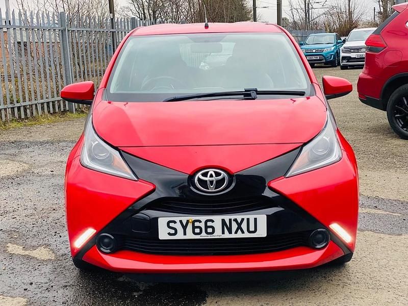 Used Toyota Aygo X-play 69 HP (50 kW) 2017 Red Hatchback