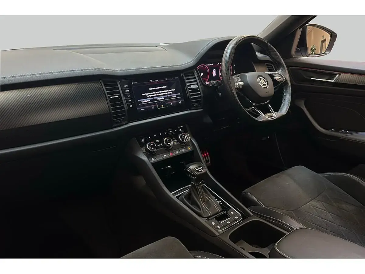 Used Skoda Kodiaq SportLine 140 HP (102 kW) 2022 Moon white metallic SUV