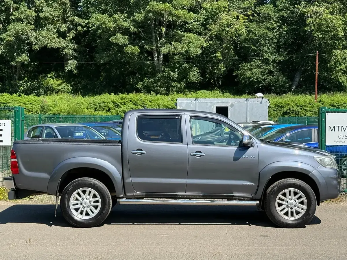 Used Toyota HiLux 171 HP (125 kW) 2013 Grey Pickup
