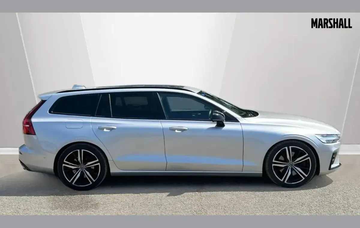 Usado Volvo V60 R-Design 250 HP (183 kW) 2020 Prateado Carrinha
