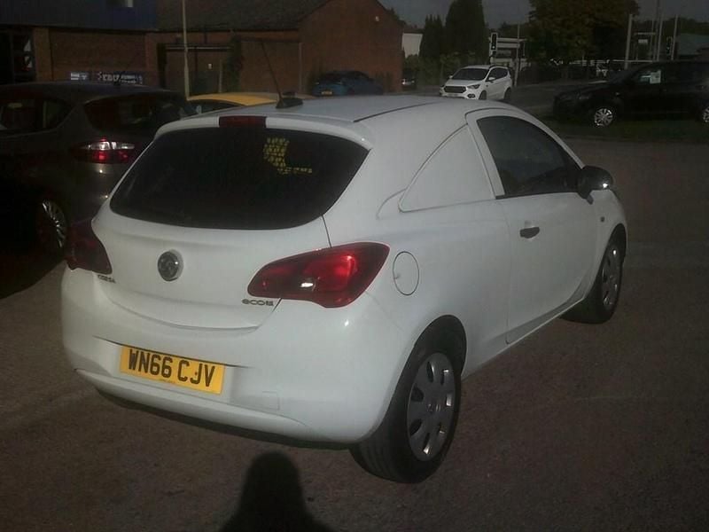 Used Vauxhall Corsa S 95 HP (69 kW) 2016 White Van