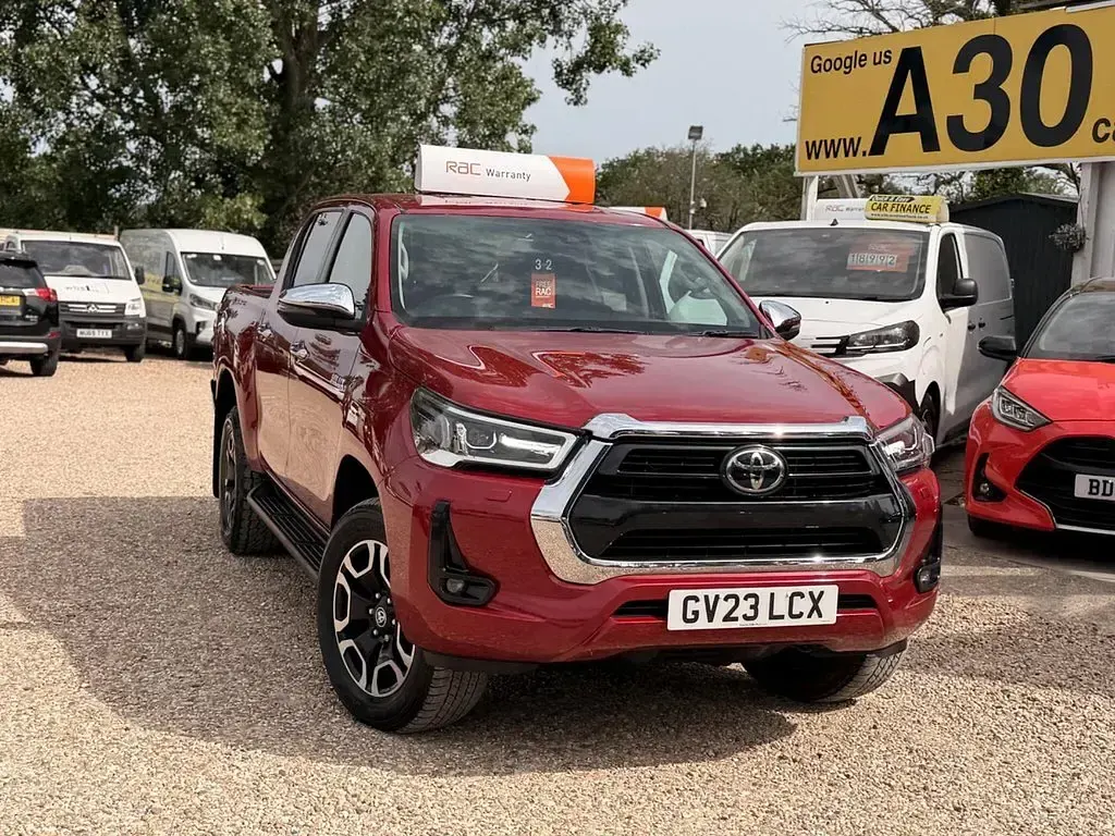 Used Toyota HiLux 201 HP (147 kW) 2023 Red Pickup