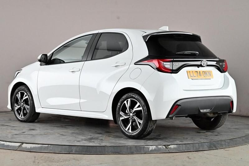Used Toyota Yaris Design 116 HP (85 kW) 2024 White Hatchback