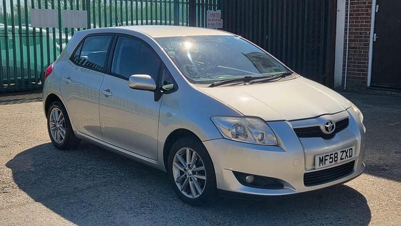 Usado Toyota Auris 124 HP (91 kW) 2008 Prateado Citadino