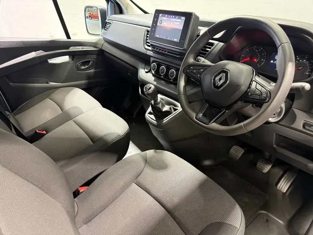 Used Renault Trafic Business 2023 White MPV