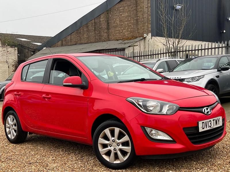 Used Hyundai i20 Active 85 HP (62 kW) 2013 Red Hatchback