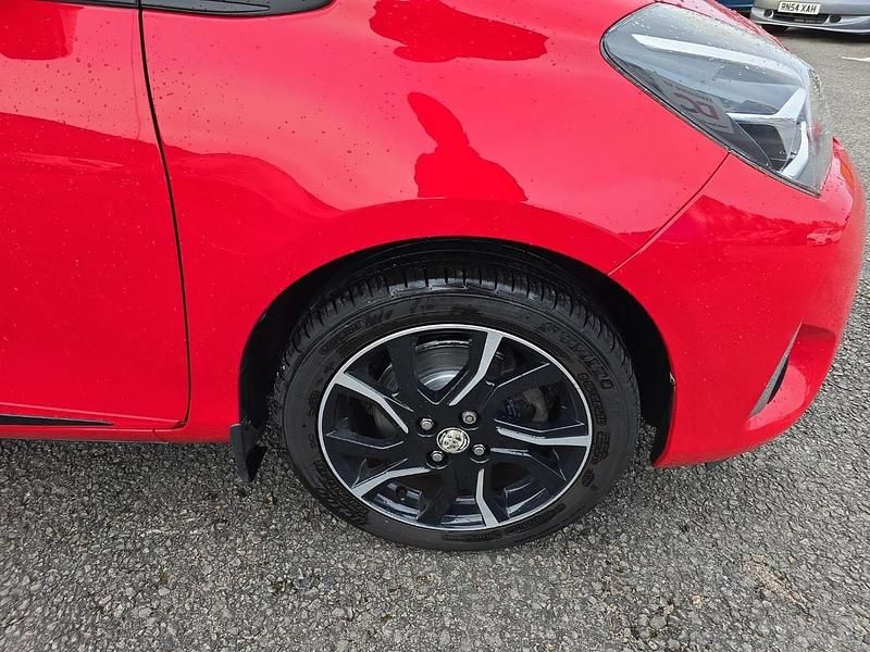 Used Toyota Yaris Design 109 HP (80 kW) 2017 Red