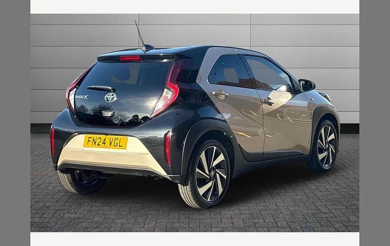 Used Toyota Aygo X 72 HP (52 kW) 2024 Beige SUV