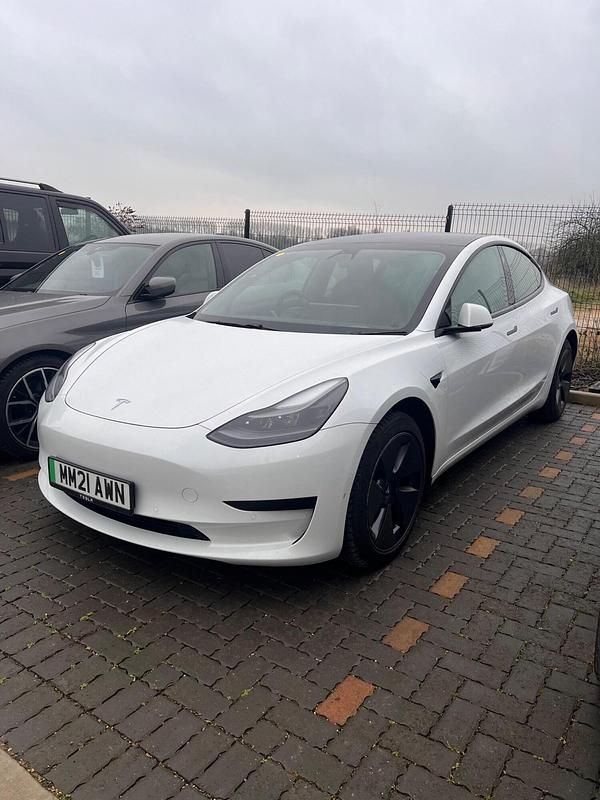 White Used 2021 Tesla Model 3 Standard Range Sedan | £15,488 (Fair price) - Image 1/3