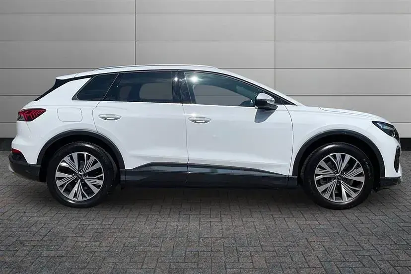 Second-hand Audi Q4 e-tron Sport 210 kW (286 CP) 2024 Alb SUV