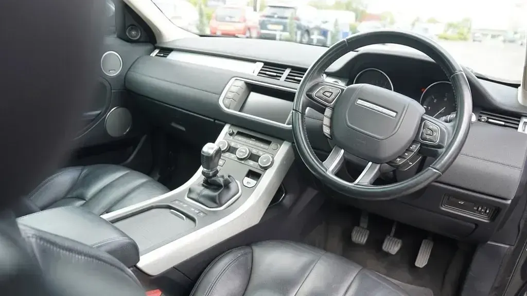 Usado Land Rover Range Rover evoque Pure 190 HP (139 kW) 2014 Preto SUV