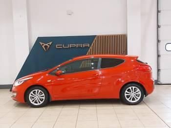 Used Kia ProCeed 2016 Red Hatchback