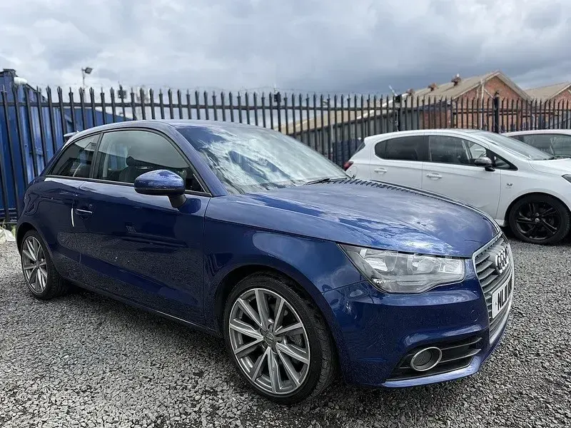 Używany Audi A1 Sport 122 KM (89 kW) 2011 Niebieski Hatchback