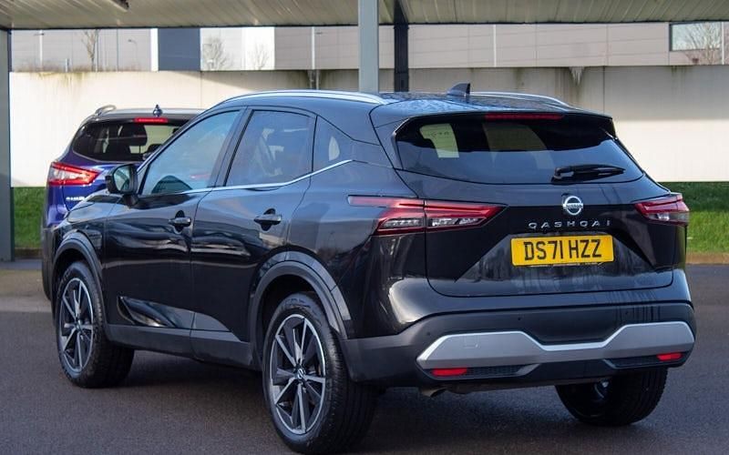 Used Nissan Qashqai Tekna 140 HP (102 kW) 2022 Pearl black SUV