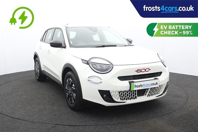 Used Fiat 600 Red 114 kW (156 HP) 2025 White Hatchback