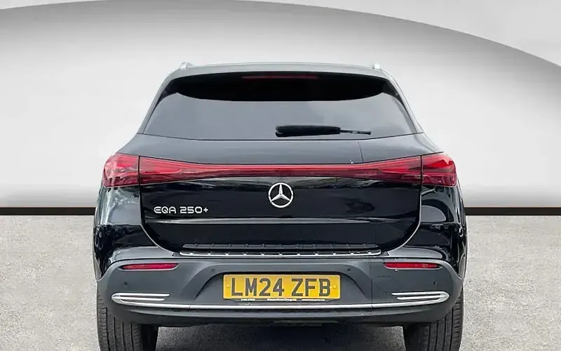 Begagnad Mercedes EQA250+ Edition 139 kW (190 HK) 2023 Svart SUV