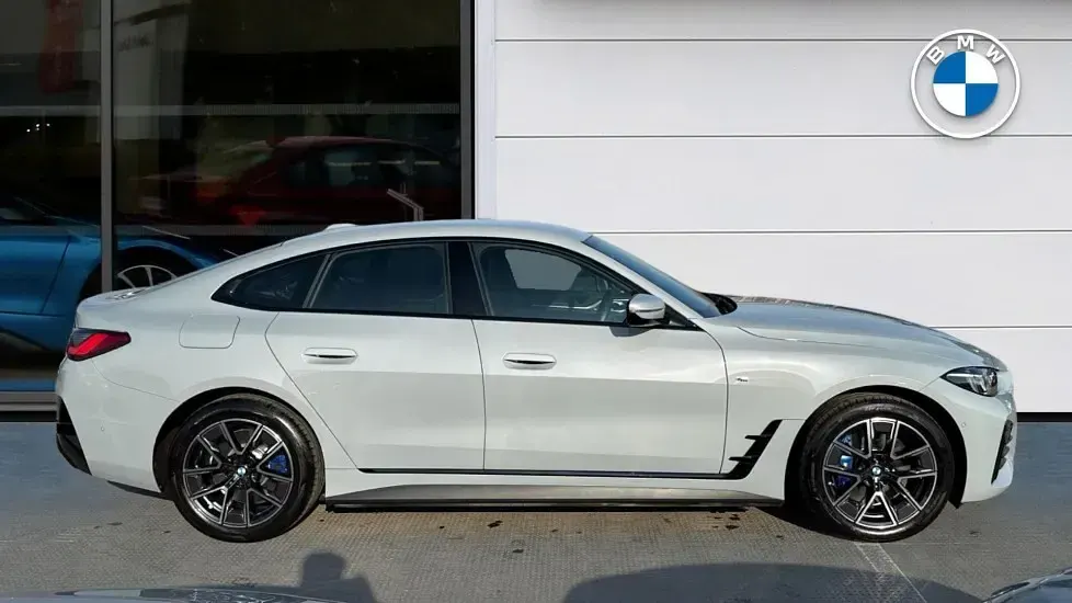 Usado BMW i4 M Sport 246 kW (335 CV) 2025 Gris Berlina