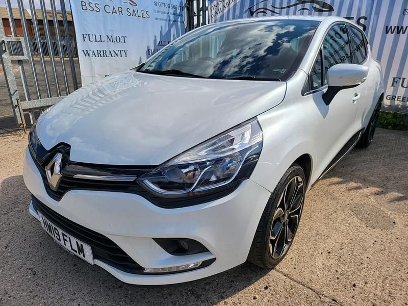 Used Renault Clio IV Iconic 90 HP (66 kW) 2019 White Hatchback