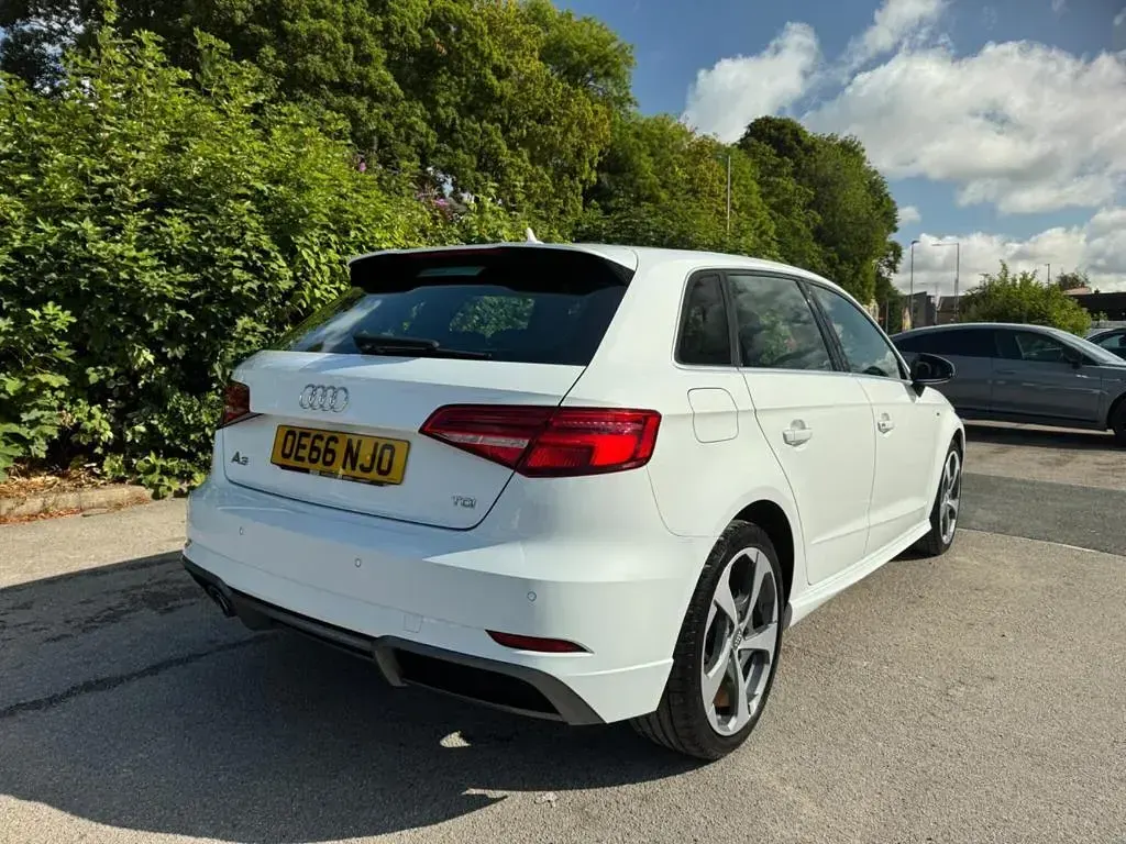 Used Audi A3 Sportback S-Line 110 HP (80 kW) 2016 White Hatchback