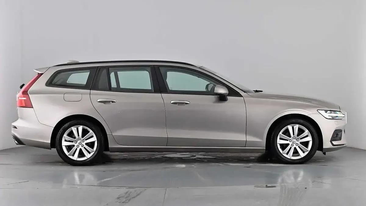 Usado Volvo V60 Momentum 150 HP (110 kW) 2018 Cinzento Carrinha