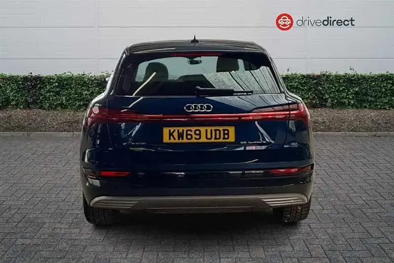 Usado Audi e-tron Advanced 300 kW (408 HP) 2020 Azul SUV