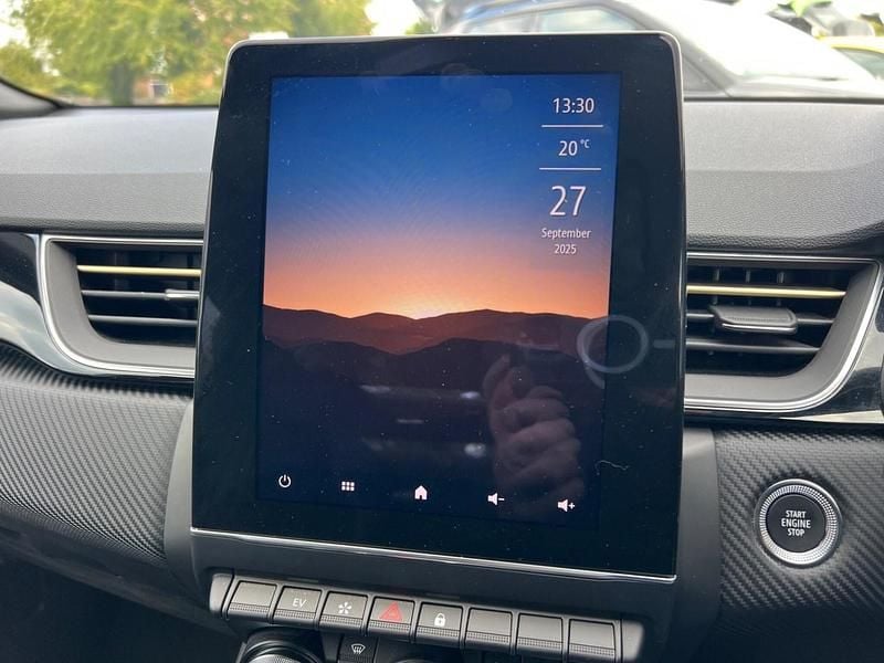 Used Renault Captur Engineered 142 HP (104 kW) 2023 White SUV