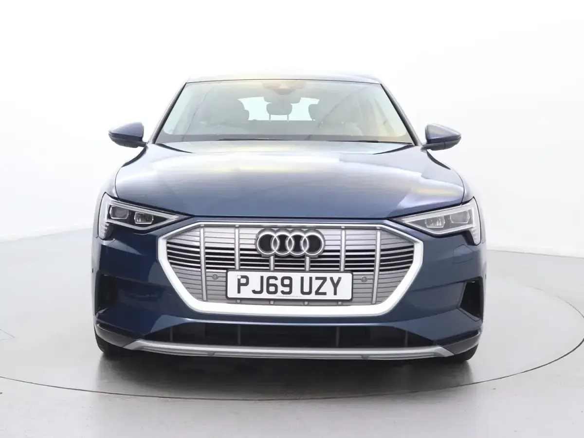 Usado Audi e-tron Advanced 300 kW (408 CV) 2019 Azul SUV
