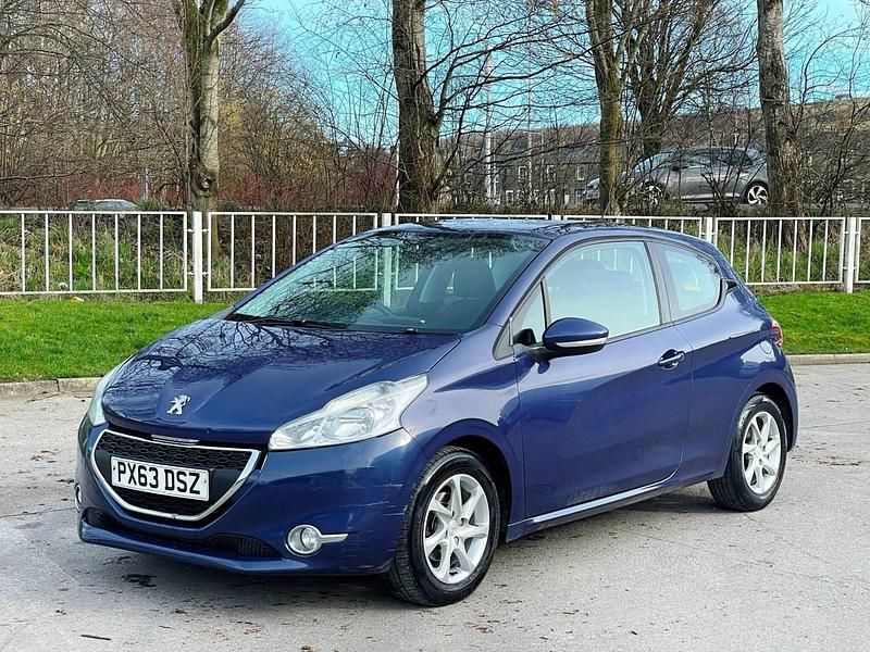 Used Peugeot 208 Active 82 HP (60 kW) 2013 Blue Hatchback