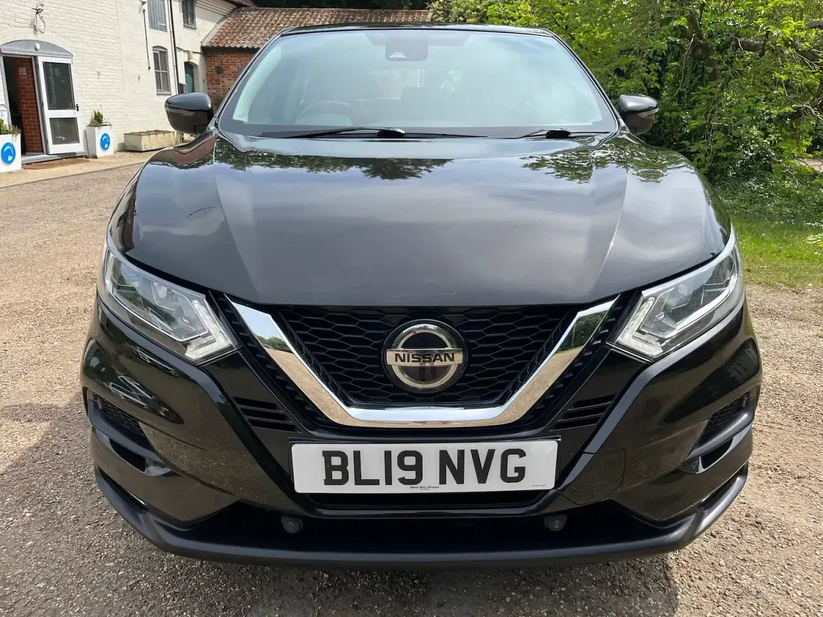 Used Nissan Qashqai Acenta Premium 115 HP (84 kW) 2019 Black SUV