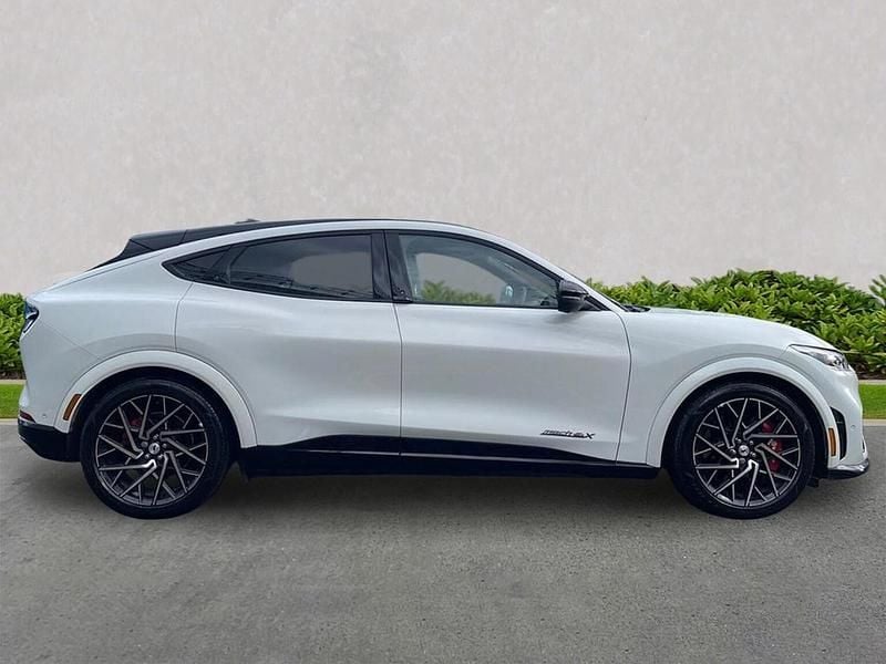 New Ford Mustang Extended Range 487 HP (358 kW) 2025 White Hatchback