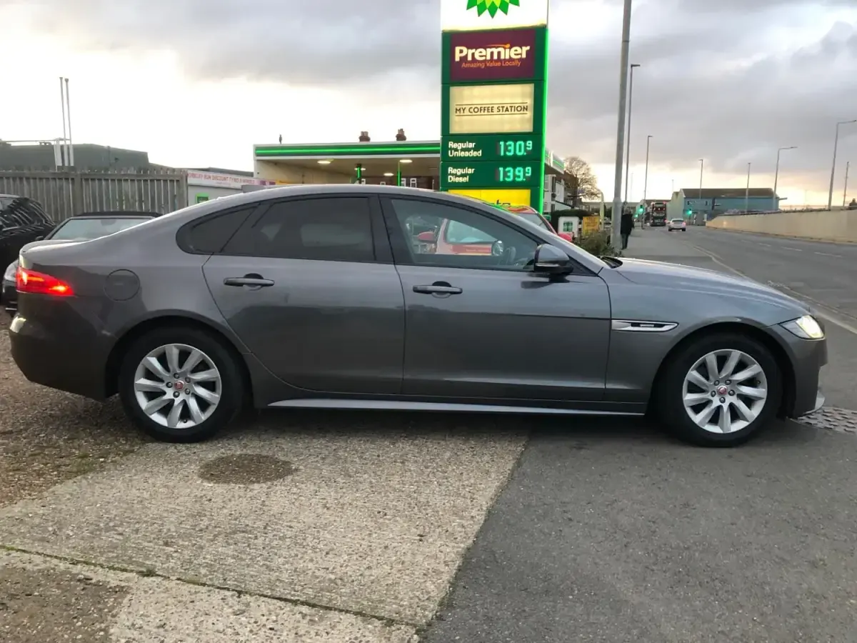 Gebraucht Jaguar XF R-Sport 2018 Grau Limousine