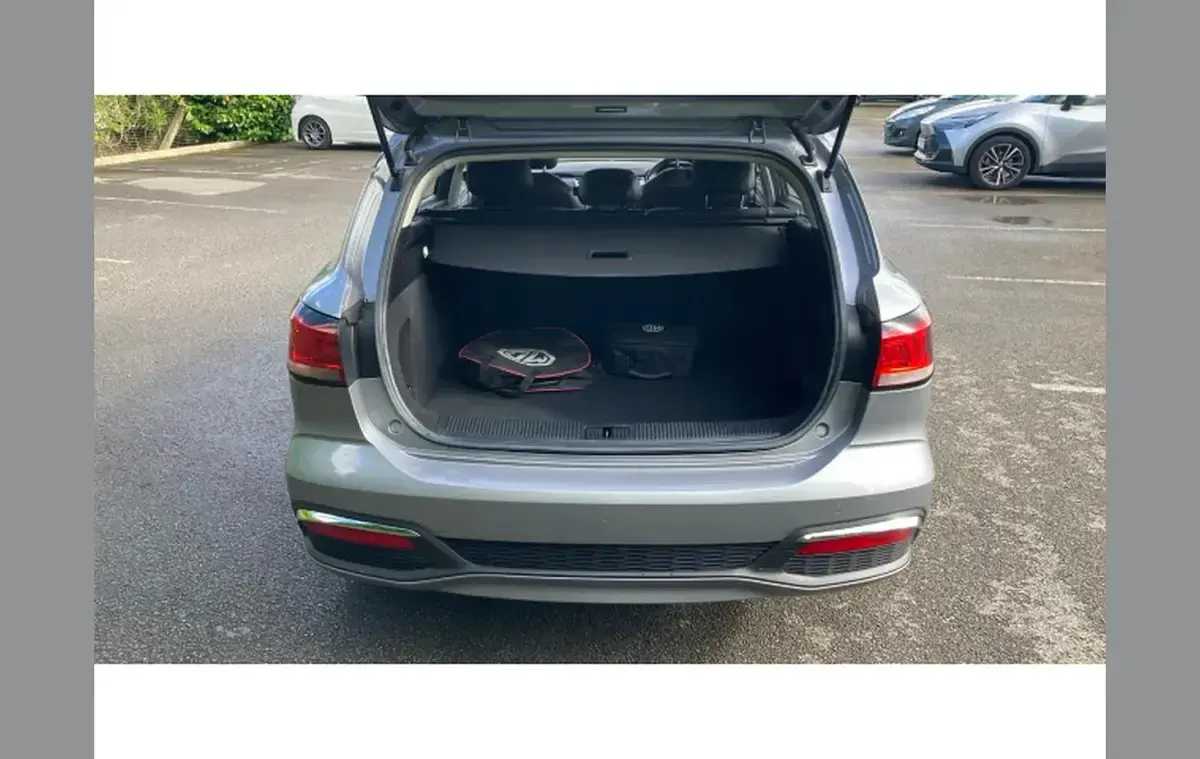 Used MG MG5 EV Exclusive 113 kW (154 HP) 2022 Silver Estate