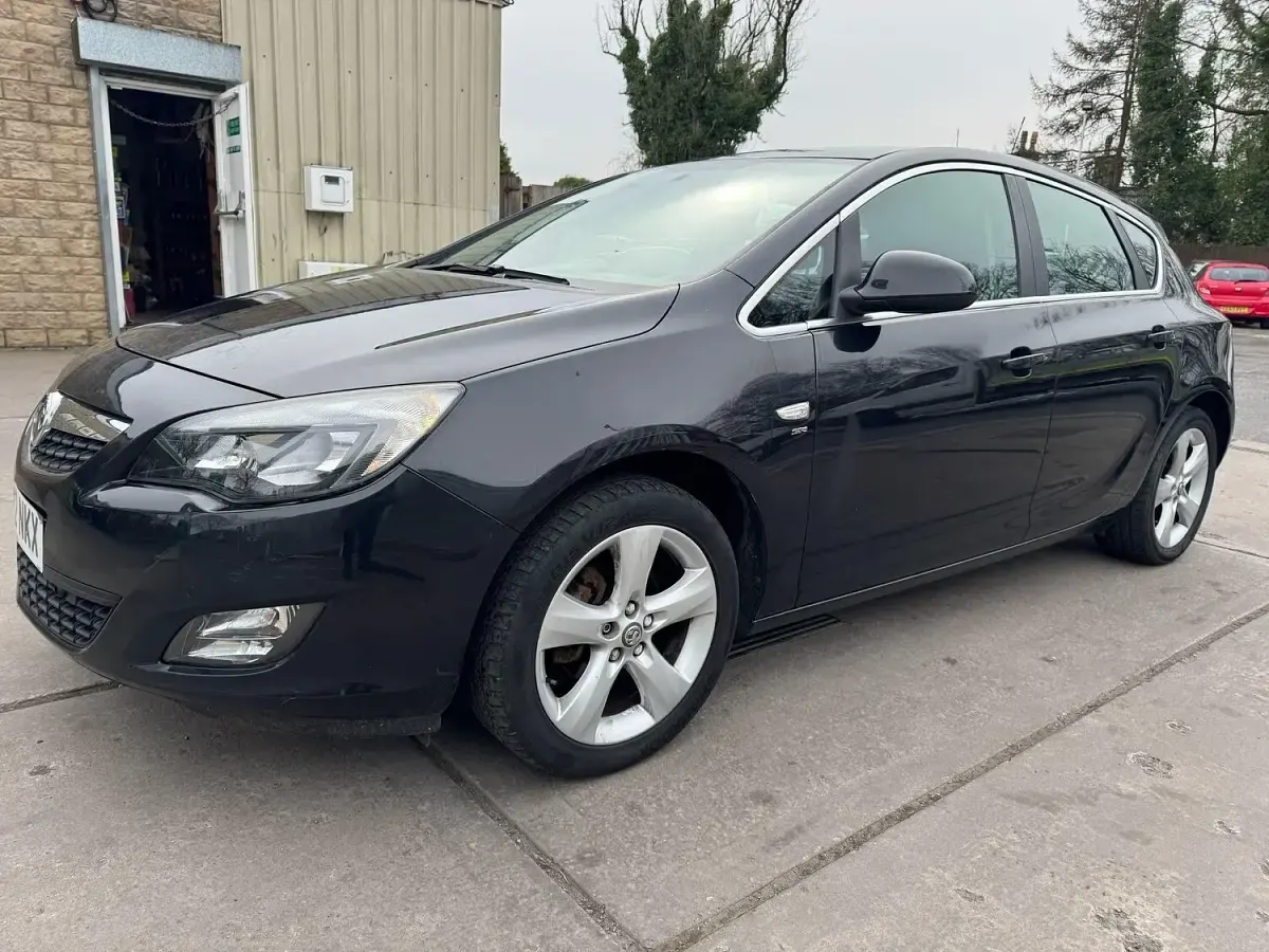 Used Vauxhall Astra SRi 2012 Black Hatchback