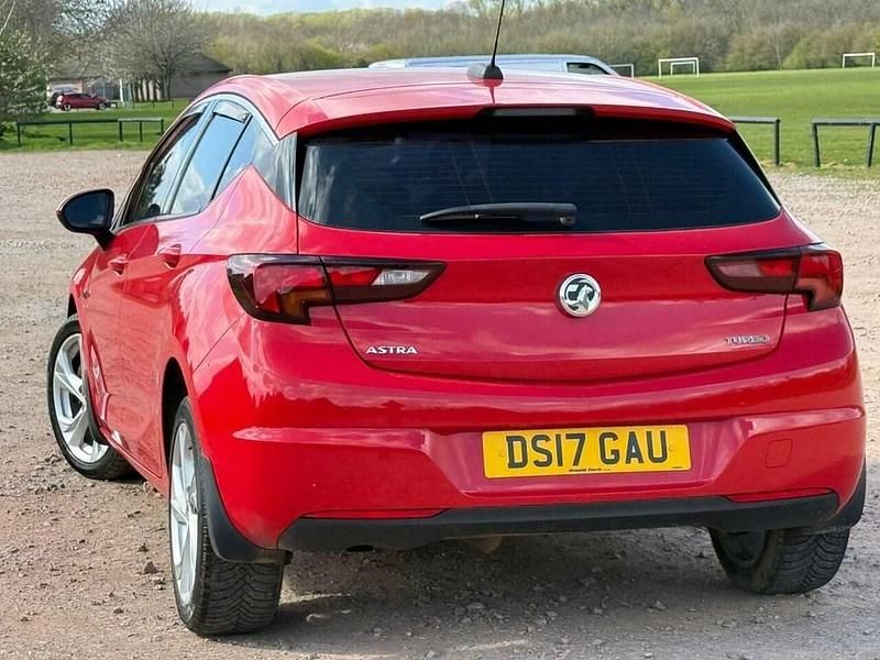 Used Vauxhall Astra SRi 150 HP (110 kW) 2017 Red Hatchback