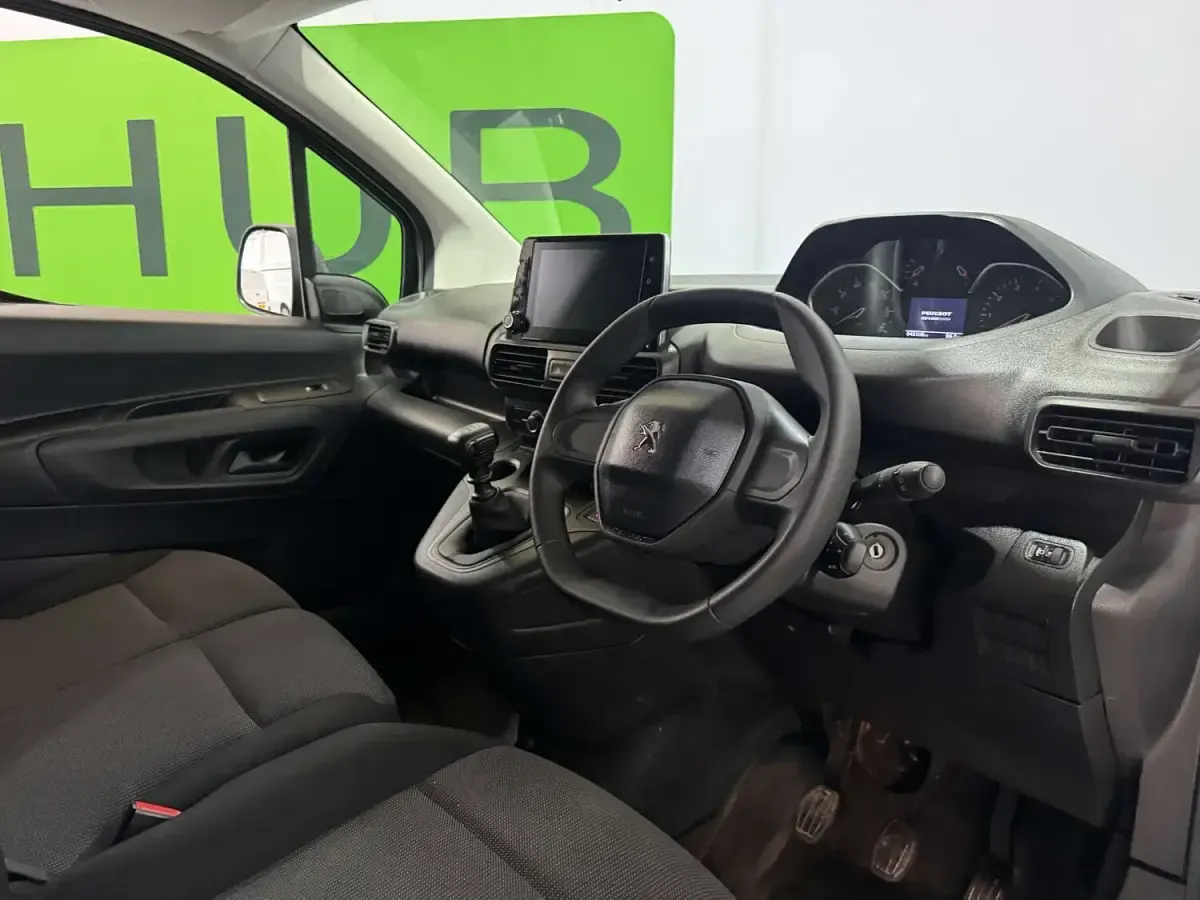 Used Peugeot Partner Premium 131 HP (96 kW) 2023 White MPV
