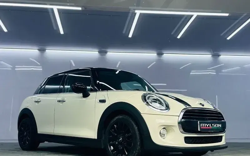 Usado Mini Cooper Hatch 136 CV (100 kW) 2018 Blanco Utilitario