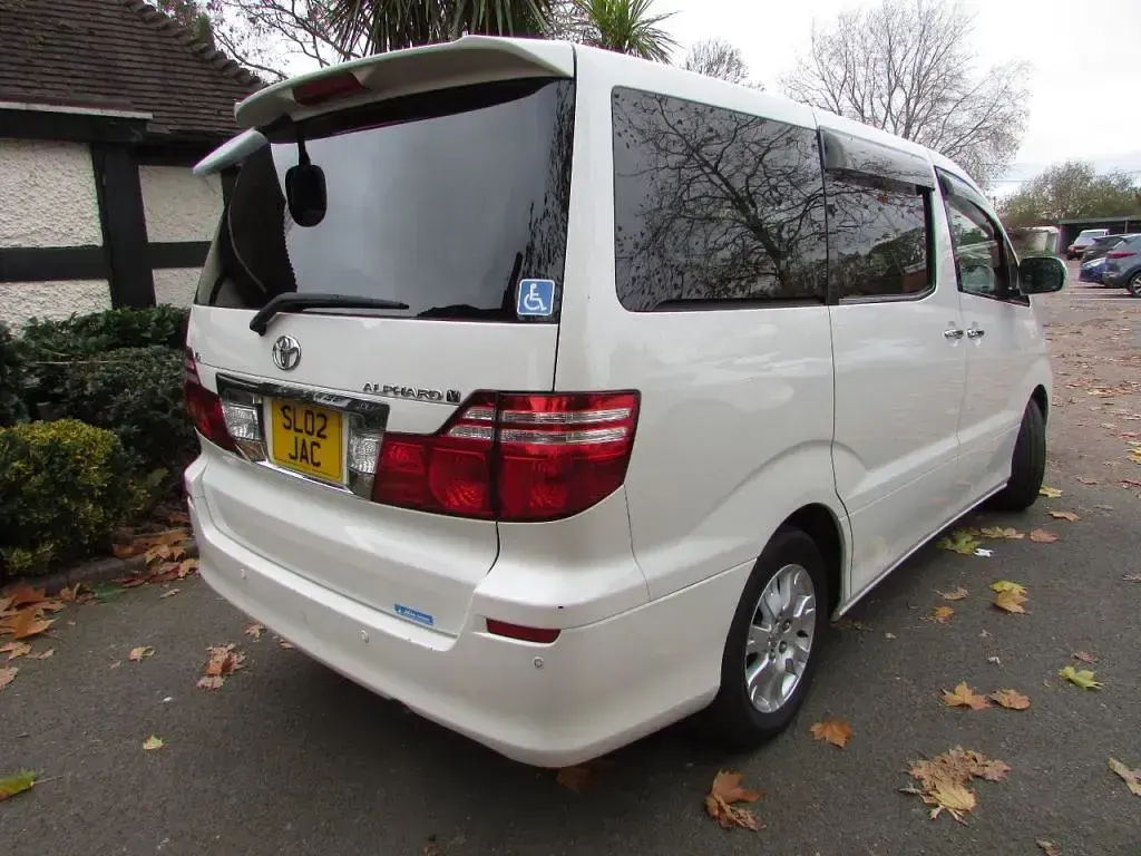 Used Toyota Alphard 220 HP (161 kW) 2006 White MPV