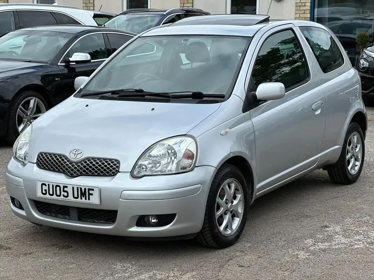 Used Toyota Yaris 2005 Silver Hatchback