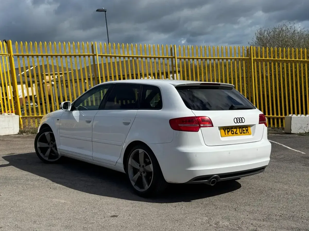 Used Audi A3 Sportback Black Edition 140 HP (102 kW) 2012 White Hatchback