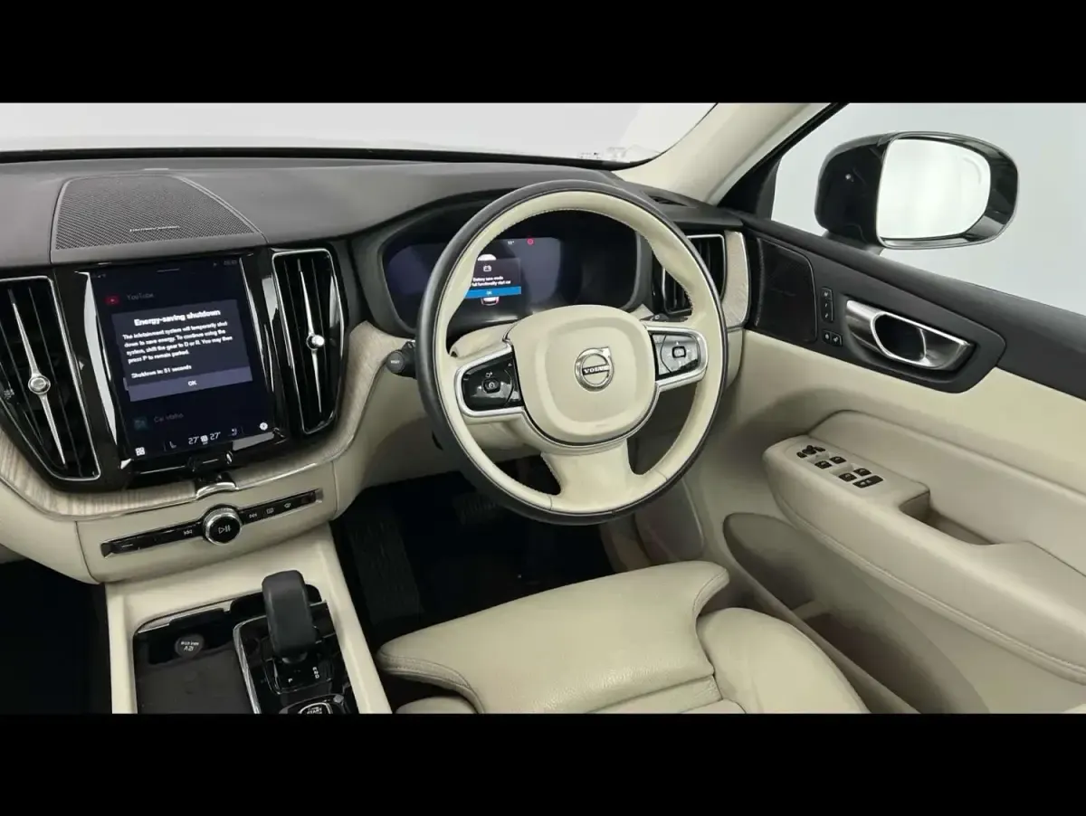 Begagnad Volvo XC60 Plus 2023 Svart SUV