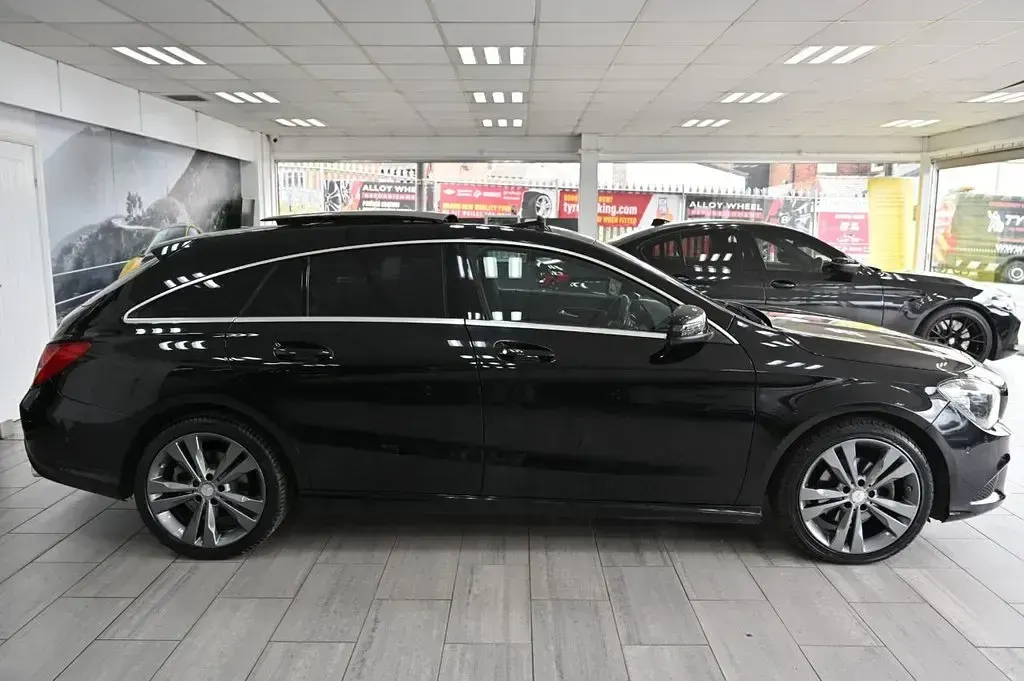 Used Mercedes CLA200 Shooting Brake 136 HP (100 kW) 2016 Black Estate