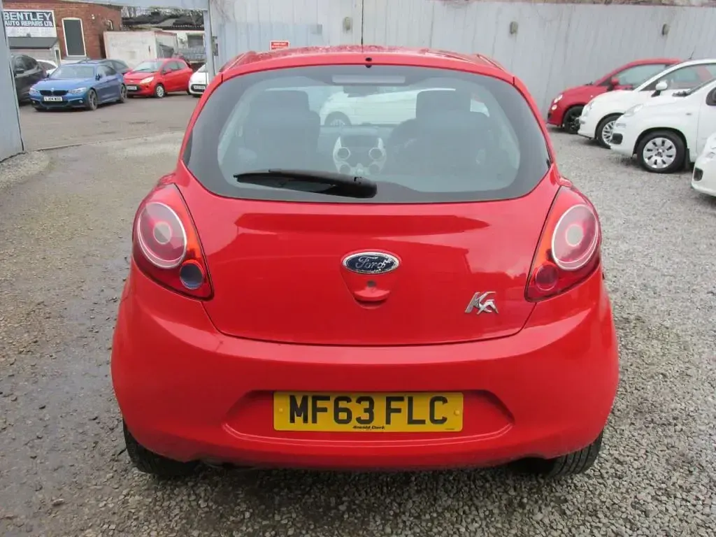 Used Ford Ka 69 HP (50 kW) 2015 Red Hatchback