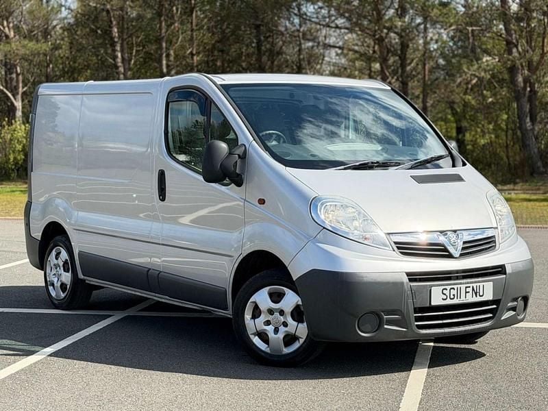 Second-hand Vauxhall Vivaro 115 CP (84 kW) 2011 Argintiu Monovolum