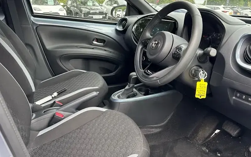 Used Toyota Aygo X 72 HP (52 kW) 2024 Grey SUV
